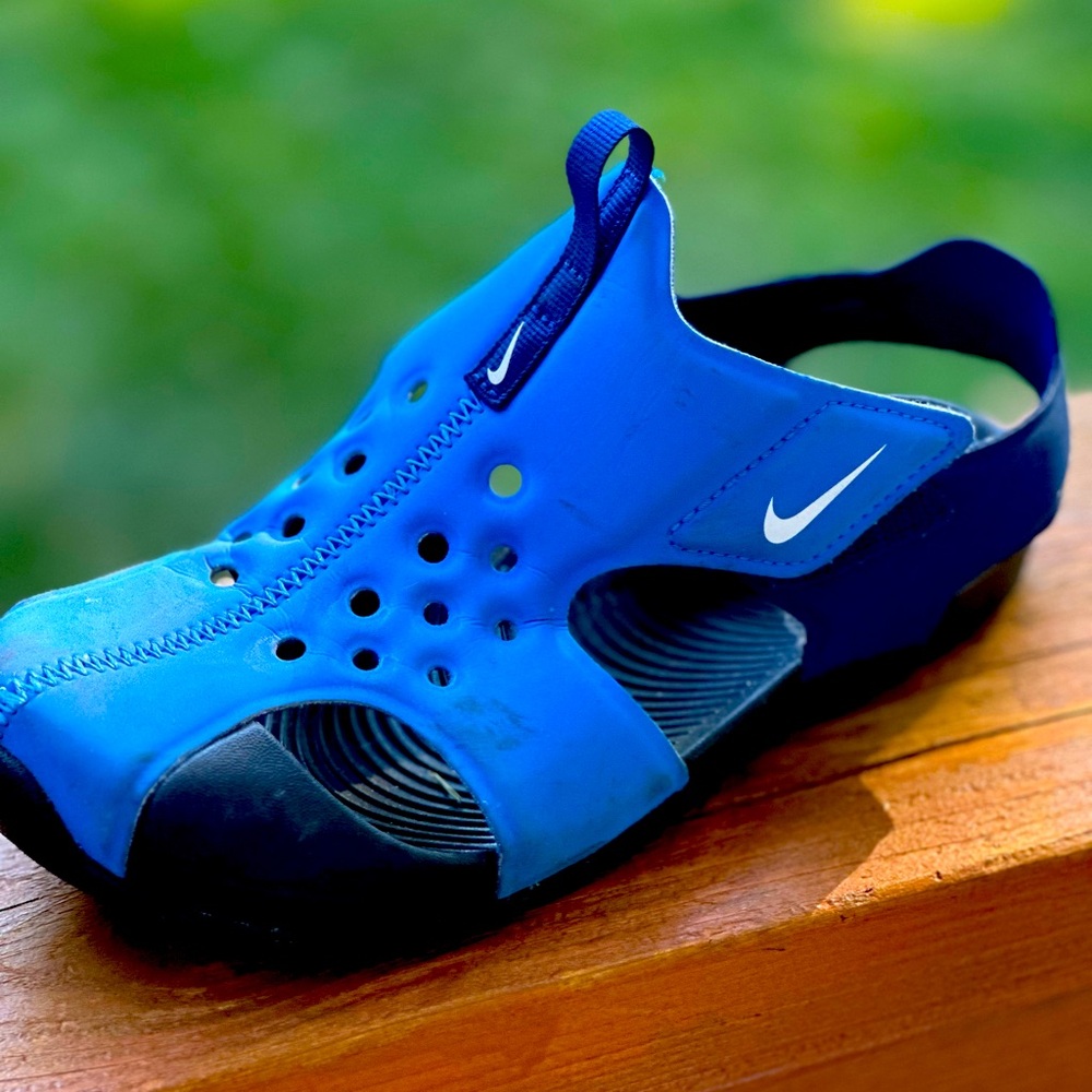 Size 2- Nike Sunray Protect 2 Sandals